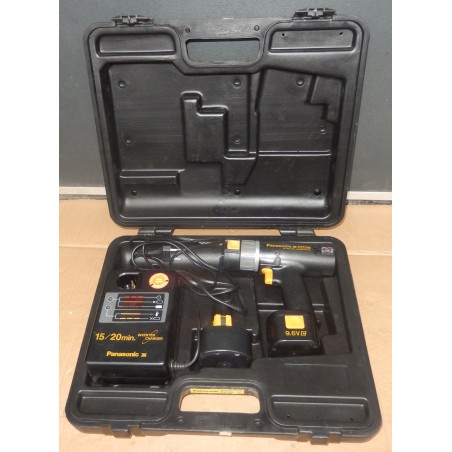 Kompakter und leichter 18-V-Bohrschrauber Panasonic EY1DD1J18D, im Set mit Ladegerät + 2 x 18-V-Akku (3,0 Ah)